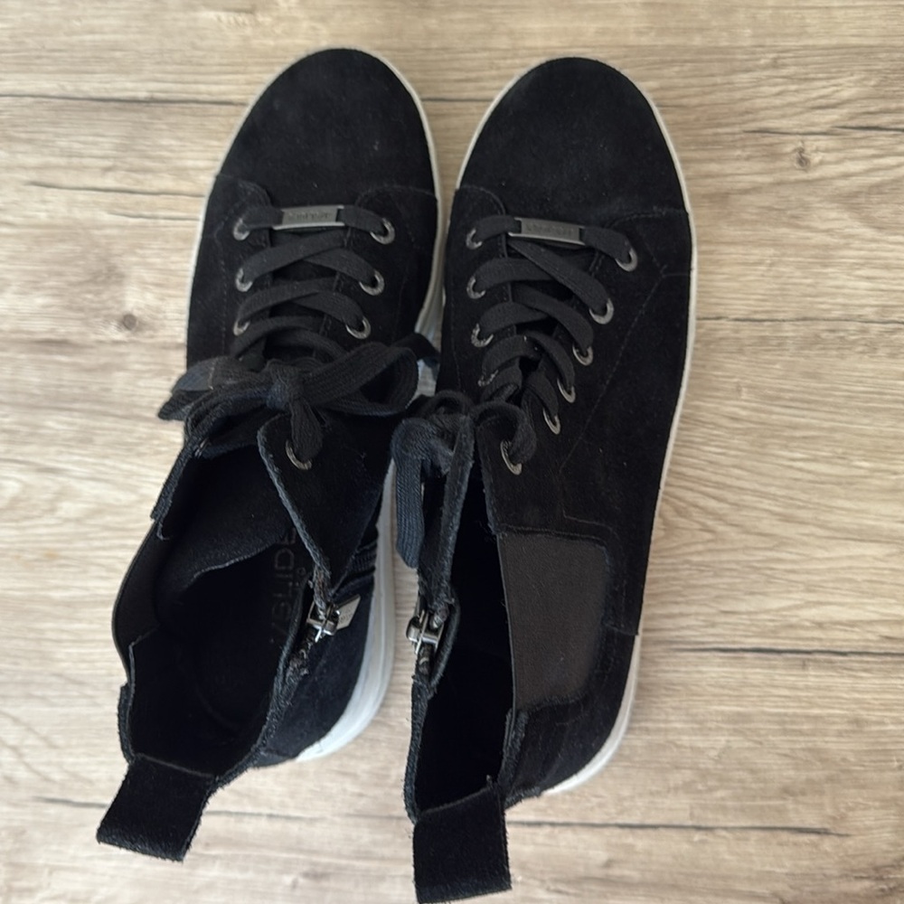 J/SLIDES Norris High Top Leather Platform Sneaker in Black - Picture 5 of 9